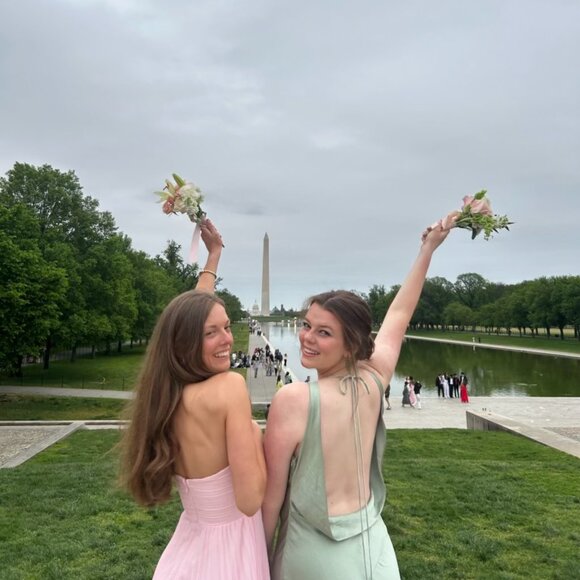 Meet your Posher, Olivia - Picture 3 of 3